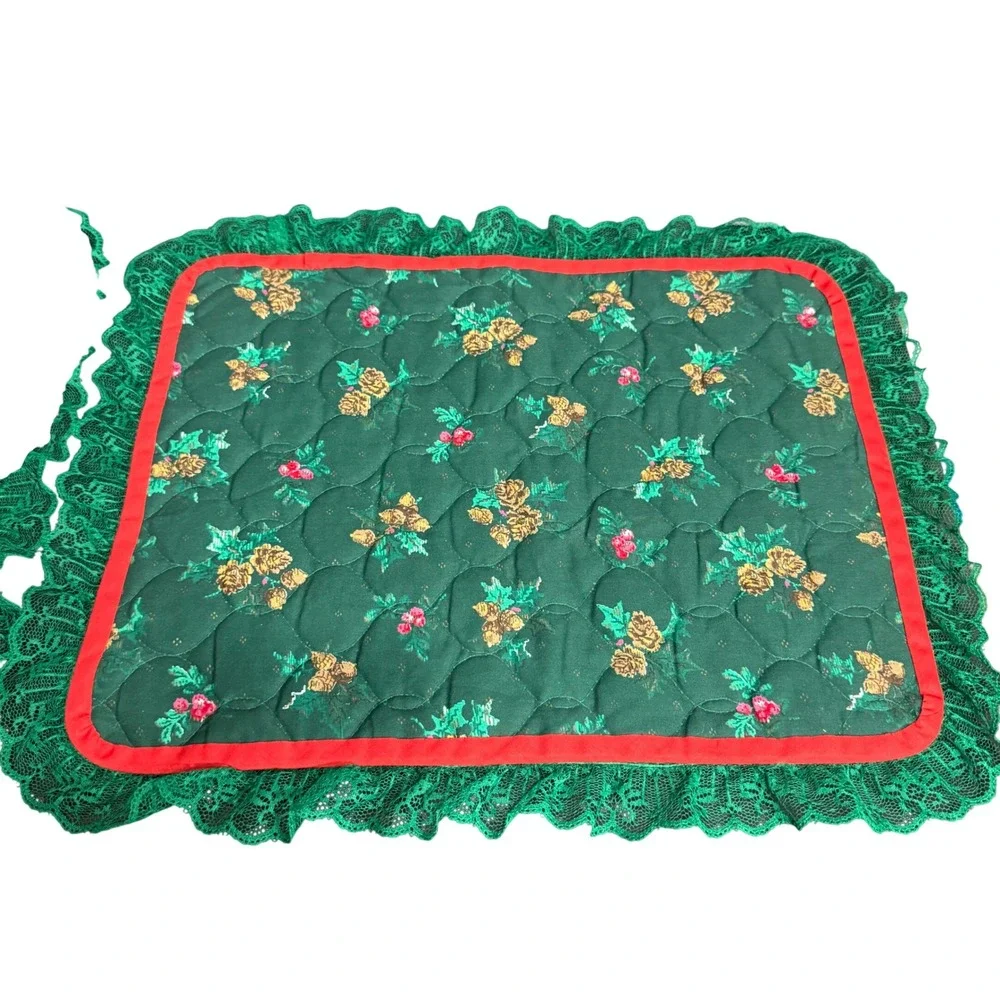 Vintage Handmade Christmas Quilted Placemats Set of 2 Wreath Lace Trim Green Red